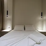 O & S Hotel