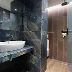 O & S Hotel 3*
