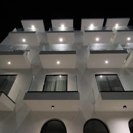 O & S Hotel