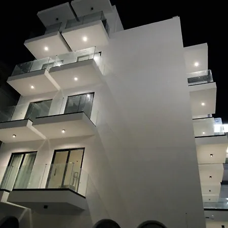 O & S Hotel 3*