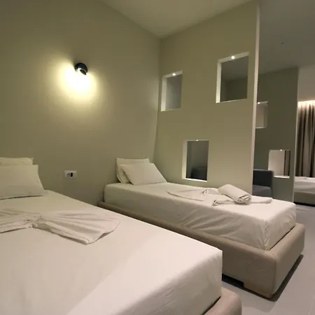 O & S Hotel