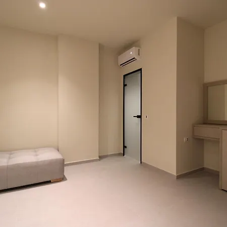 Hotel O & S