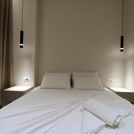 O & S Hotel
